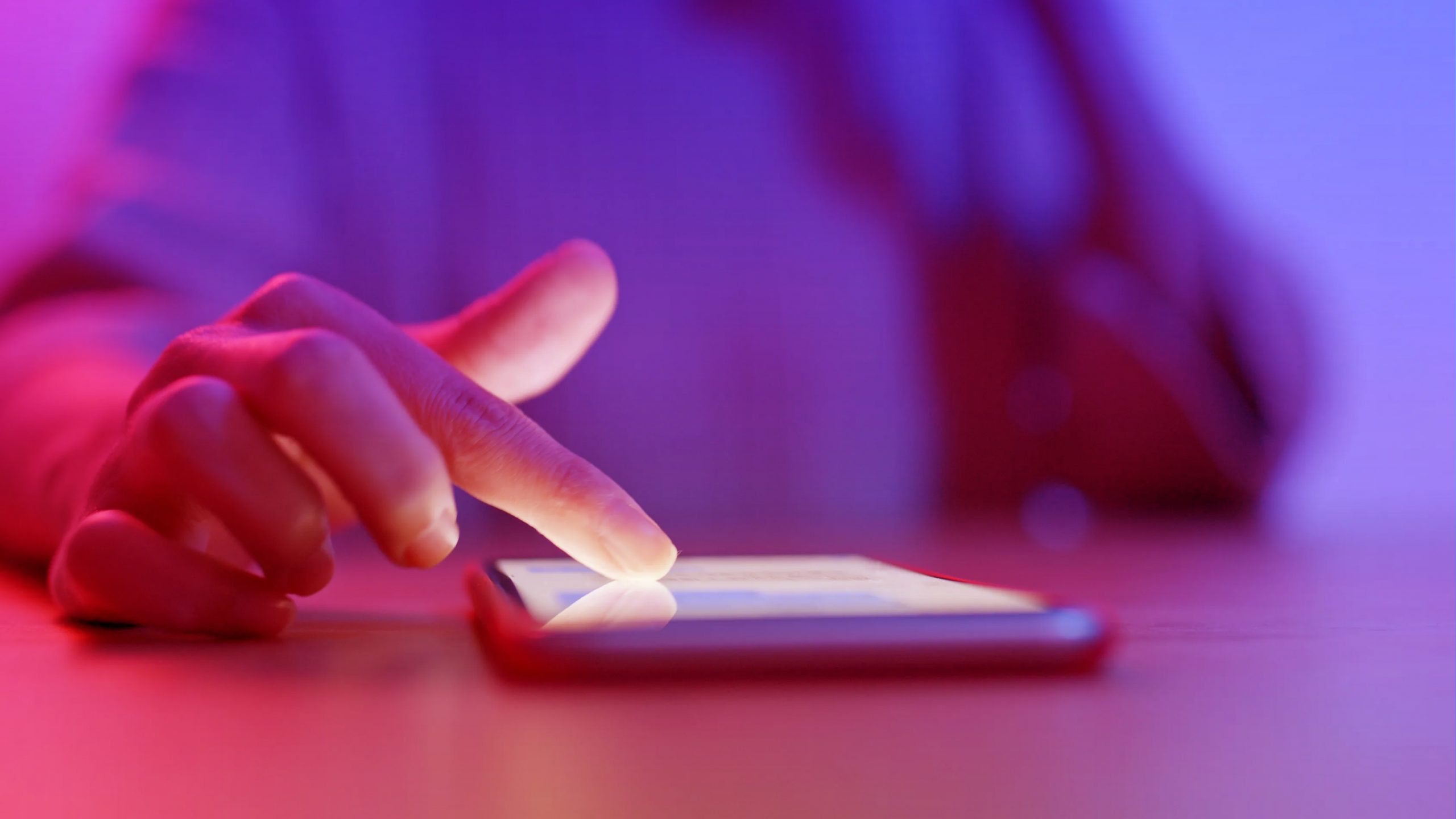 WE’LL HELP YOU STAND OUT ONLINNE!